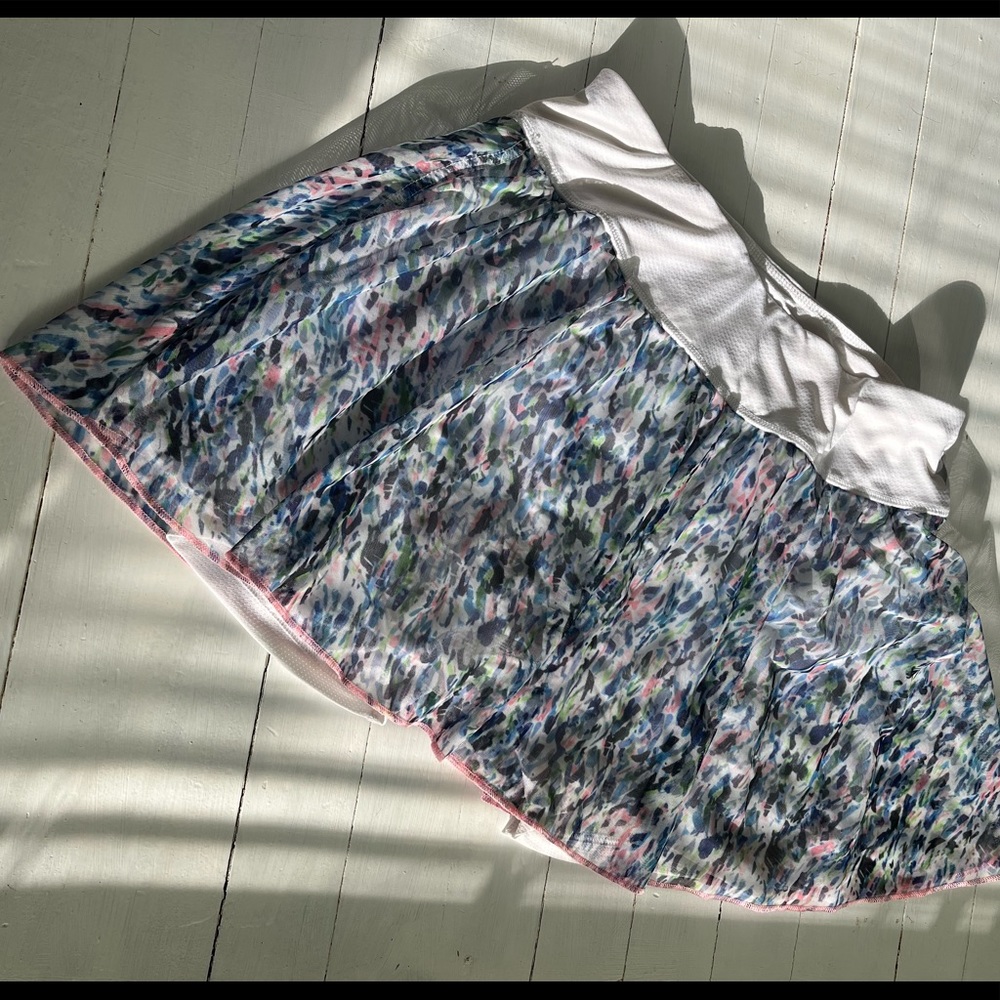 Athletic skirt/skort. Size small, but fits like a LG. 12. Like new. Worn once.